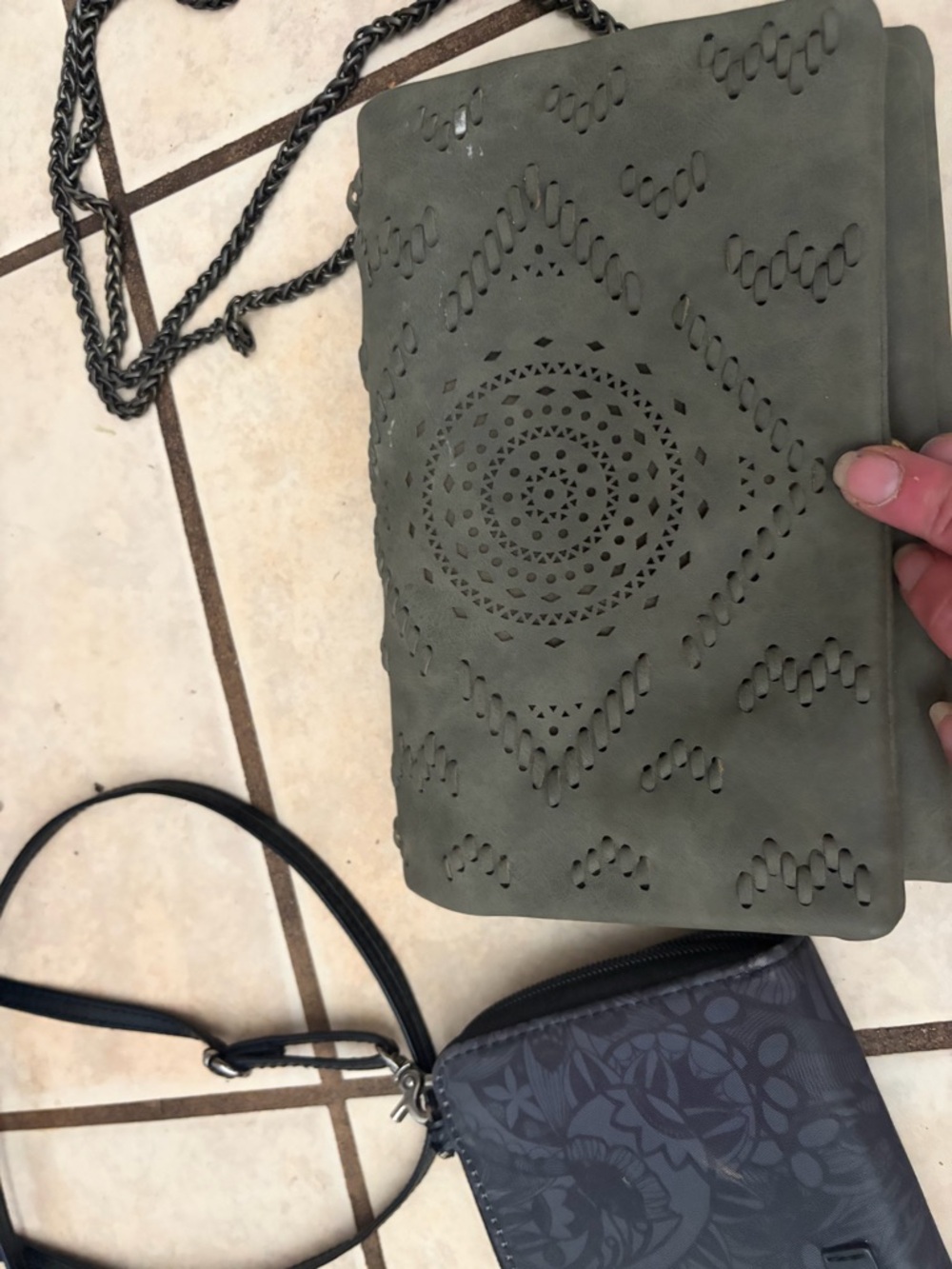 Crossbody bundle💰👜✅💕 - Picture 9 of 12